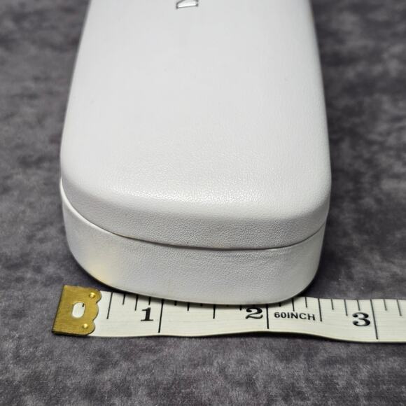 Swarovski White Leather Clamshell Eye Glass Case Clam Shell - Picture 11 of 13